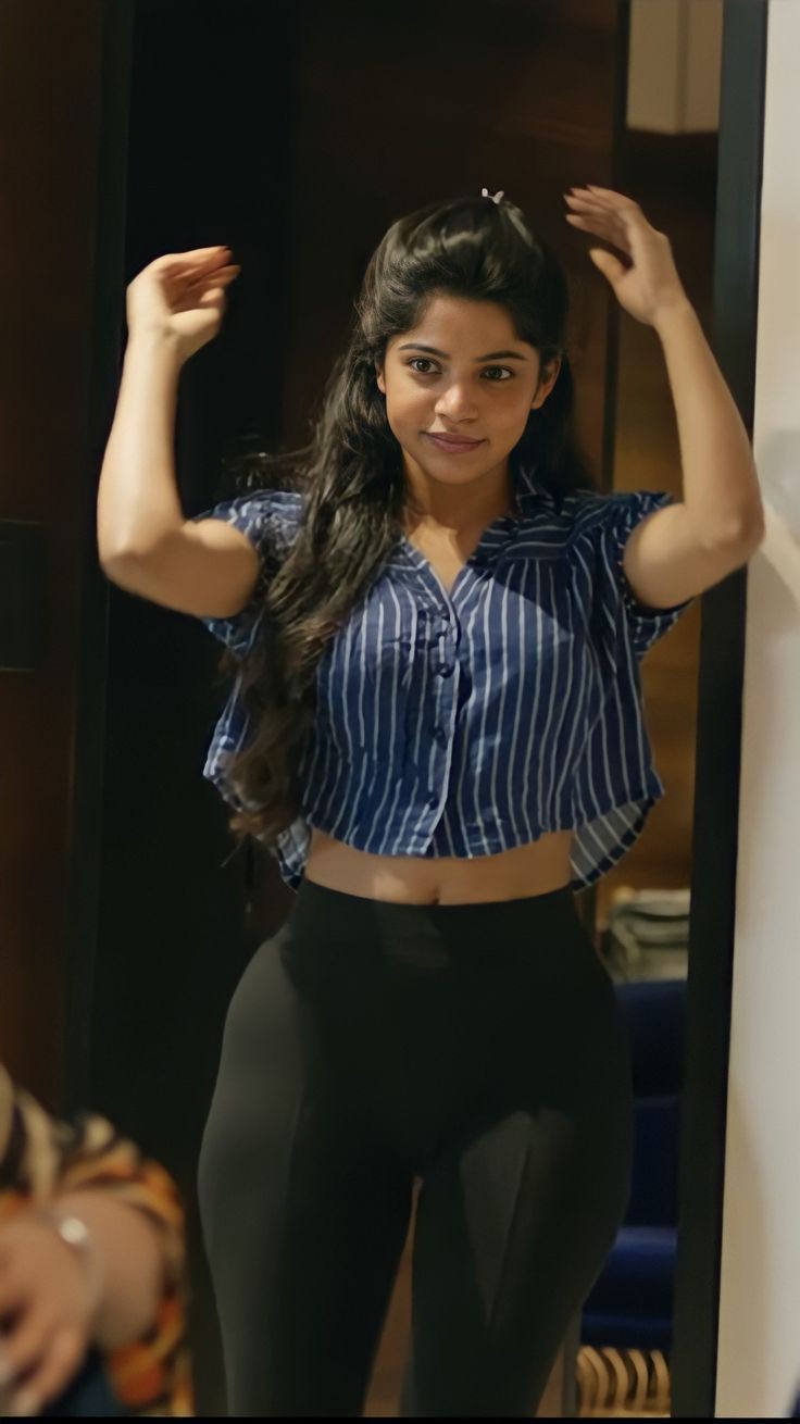 Divya Bharathi hottest looks, Divya Bharathi sexy curvy body figure in tight jeans and leggings, Divya Bharathi sexy Ass, Divya Bharathi tight jeans, Divya Bharathi curvy figure, Divya Bharathi gorgeous looks