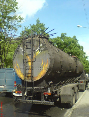 camión Mad Max strange truck