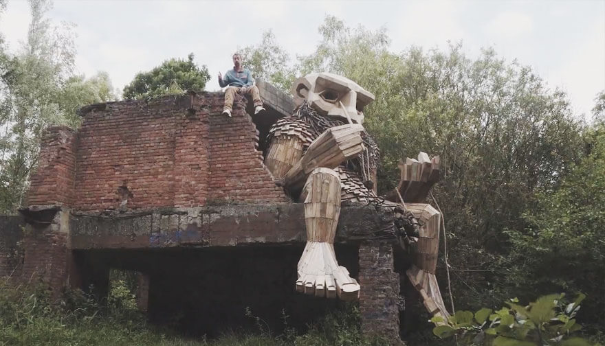 Guy Makes Giants From Wood And Hides Them In The Woods In Belgium
