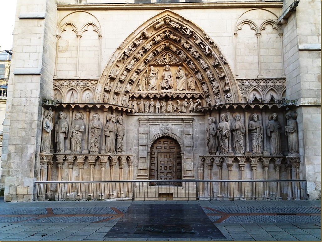 20180430_202103 Burgos - Catedral - Puerta Coroneria