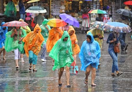 Maltempo sferza l'Italia: bomba d'acqua in Toscana