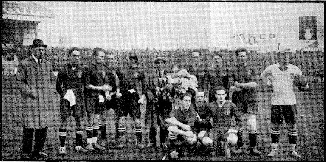 📸SELECCIÓN DE ESPAÑA 📆4 febrero 1923 ⬆️Luis Argüello (seleccionador), Alcántara, Samitier, Vallana, Acedo, Peña, Piera, Arrate y Zamora. ⬇️Monjardín, Sesúmaga y Meana. SELECCIÓN DE BÉLGICA 1 🆚 SELECCIÓN DE ESPAÑA 0 Domingo 04/02/1923, 14:30 horas. Partido internacional amistoso. Amberes, Bélgica, estadio Olímpico de Beerschot: 40.000 espectadores. GOLES: ⚽1-0: 75’, Coppée, de penalti.