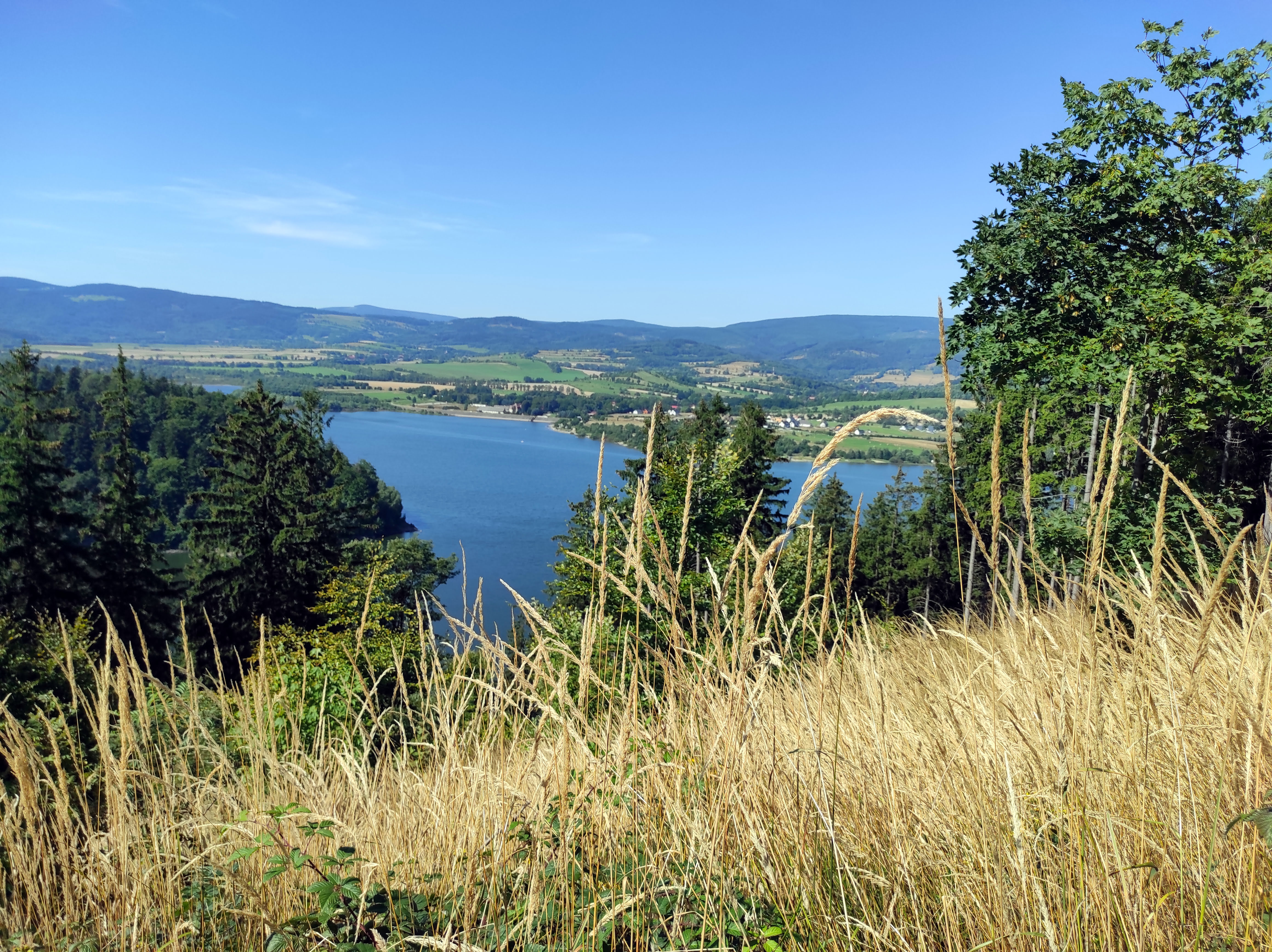 widok na jezioro Bukówka, brama Lubawska