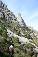 De camí cap al Galatzó. L'agulla del Bisbe vista de darrera.