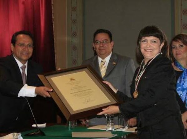 ¡Hagamos famosa a a Tessy López! Doctora mexicana descubre cura para pie diabético y es candidata a Premio Nobel de Química.