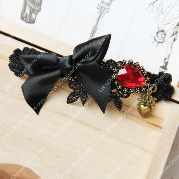 http://www.lolitadressesonline.com/lolita-headdress-vintage-black-pearls-barrette-p-539.html
