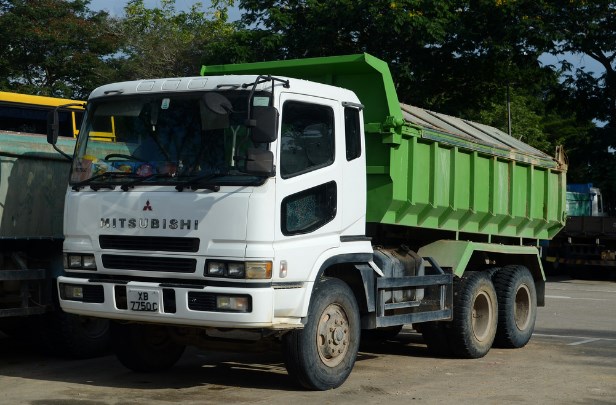 dump truck Mitsubishi Fuso Super Great FV517J