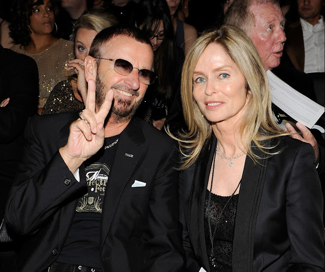 Ringo Starr y su esposa Barbara Bach en la audiencia durante la 52a Entrega Anual de los Premios GRAMMY celebrada en Staples Center el 31 de enero de 2010 en Los Ángeles