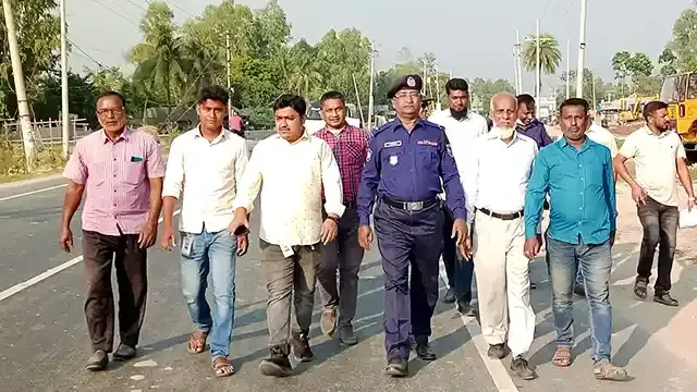 বগুড়া-নাটোর মহাসড়কে ট্রাক পার্কিং দেখলেই মামলা