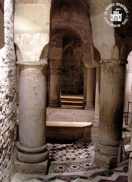 DIJON (21) - Crypte romane de la cathédrale Saint-Bénigne