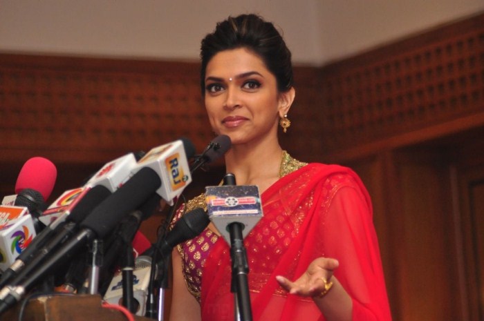 deepika-at-rajini-film-rana-press-meet