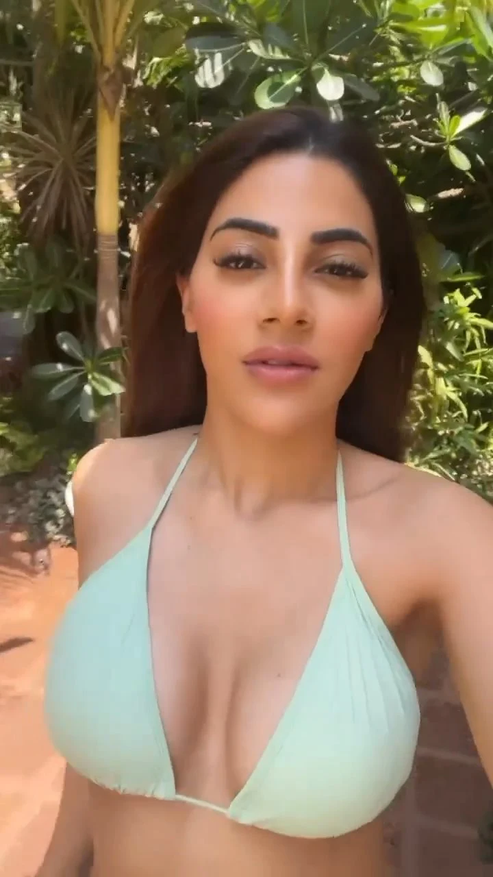 Nikki Tamboli cleavage bikini hot