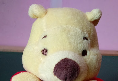 Pelúcia para bebes do ursinho Pooh - Disney com aneis coloridos que fazem ruido de chocalho  -  17  cm  R$ 20,00