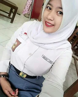 Siswi SMA Cantik Berjilbab