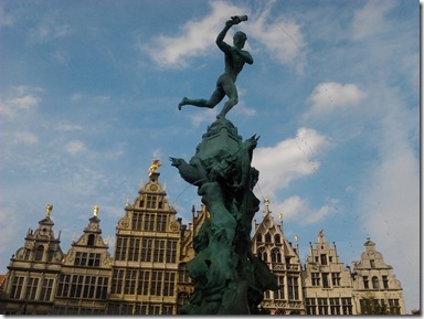 Grote markt, Brabobrunnen