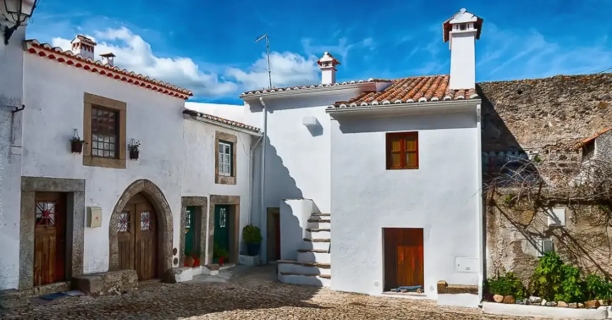 casas-medievais-de-castelo-de-vide-com-o-guia-alentejo