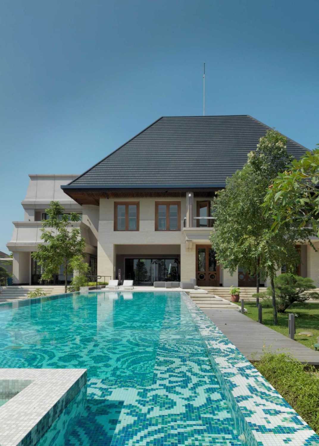 Gambar Desain Rumah Minimalis 2 Lantai Plus Kolam Renang ...