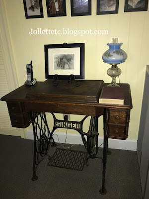 Singer sewing machine Mary Frances Jollett Davis https://jollettetc.blogspot.com
