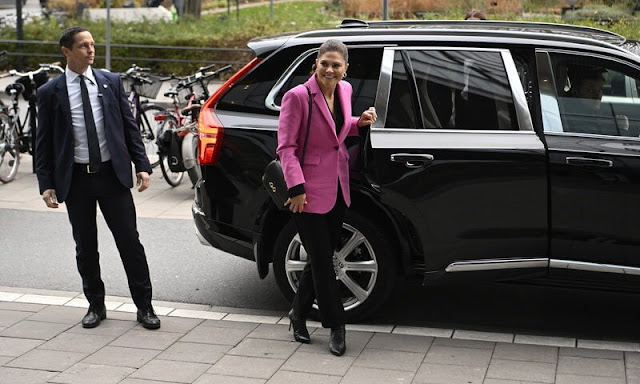 Crown Princess Victoria wore a fuchsia tailored buttoned blazer by Zara. Crown Princess Victoria and Prince Daniel