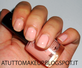 Swatch smalto Rimmel n.701 Pink Perfection, effetto dopo 2 stesure.