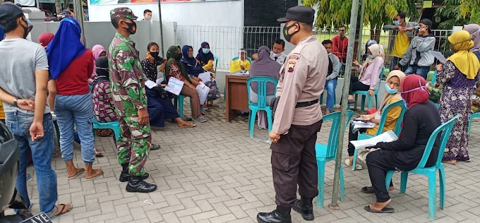 Babinsa Koramil 07/Gajah Dampingi Penyaluran BLT BPUM Kepada 50 Pelaku Usaha Mikro di Kecamatan Gajah