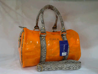 http://www.era-online-shop.com/2012/08/tas-furla.html