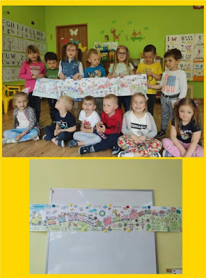 Żółte tło 1 zdjęcie sala dzieci siedzące na podłodze i stojące za nimi trzymające pracę plastyczną wiersz Lokomotywa w tle kolorowe ściany 2 zdjęcie wystawka z praca plastyczną lokomotywą