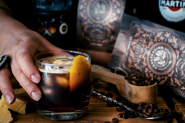 Releitura feita com Café Expresso e London Dry Gin