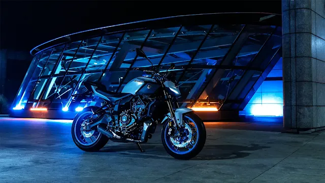 Yamaha MT-07 estará disponible en tres esquemas de color: Azul, Gris Oscuro/Negro, y Gris Claro