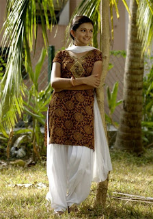 South indian actress Saranya Mohan Photos from cineguru