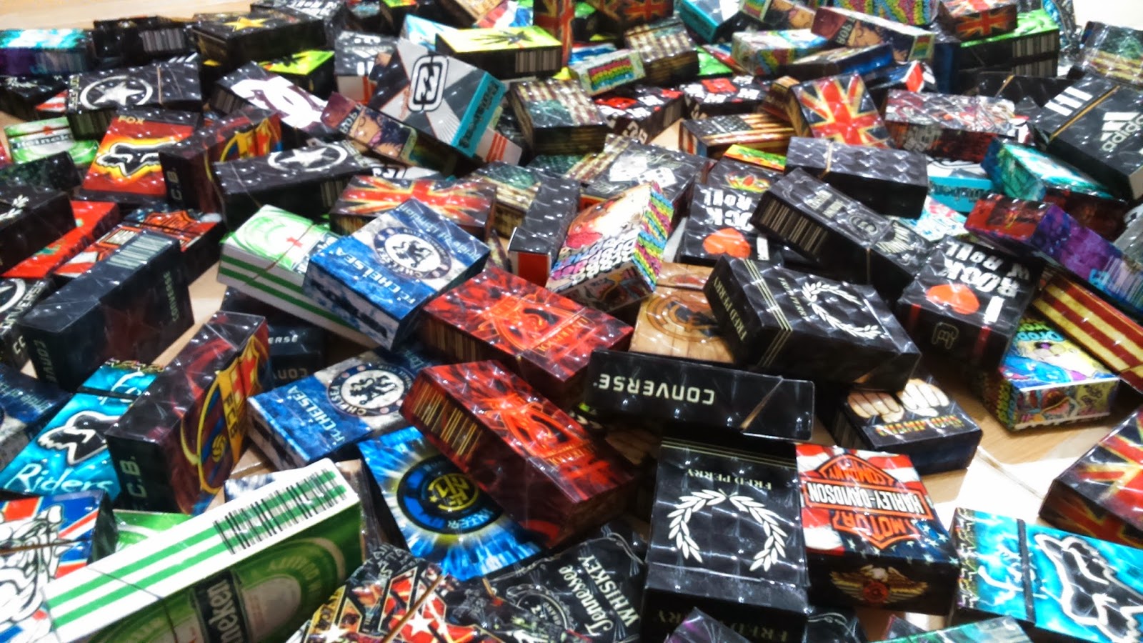 Box Rokok 3D Shoegazine