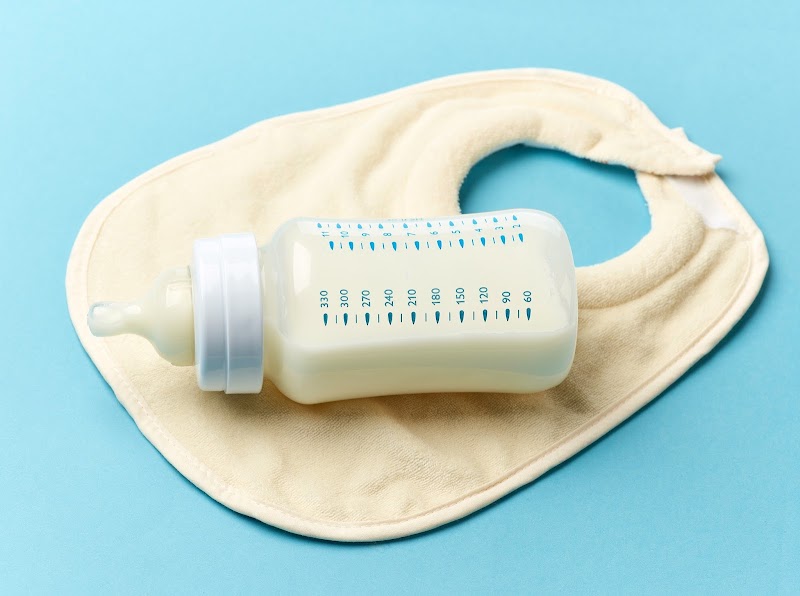 7 Tips Melatih Bayi Menggunakan Botol Susu