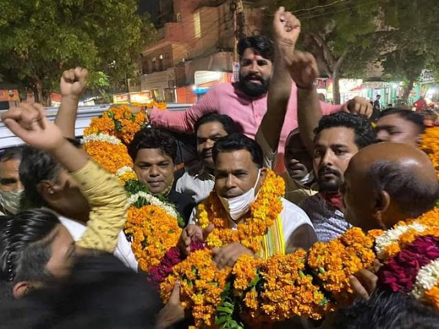  भाजपा प्रदेश अध्यक्ष नरेंद्र कश्यप का फूलों की वर्षा कर किया अभिनंदन