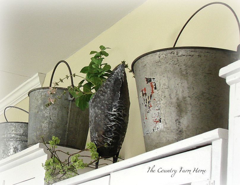 Rustic Farmhouse Metal Minnow Bucket - Perfect for Cottage or