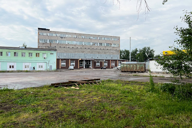 улица Плеханова, Зелёный проспект, бывший завод «МОВЕН», гостиница Perovo Plaza