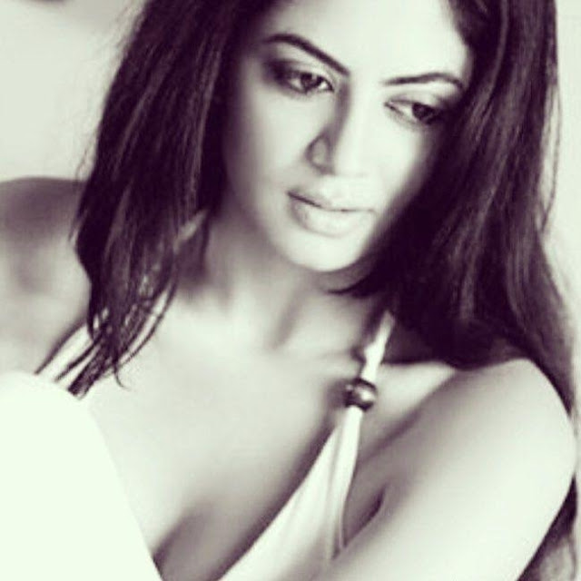 Kavita Kaushik looking stunning in her latest hot stills.