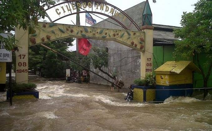 Wilayah Jakarta, Bogor dan Tangerang Dilanda Banjir, Petugas BPBD Banten Siaga
