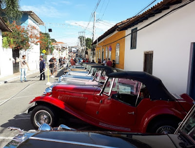 21 MPs estacionados no centro de Santana de Parnaíba.