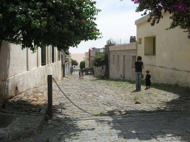 Rua de estilo português em Colonia del Sacramento - Uruguai