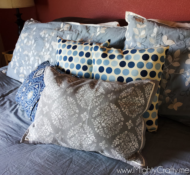 Easy Bedroom Pillows -- www.MightyCrafty.me