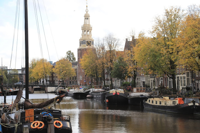 woonboten in de Kromme Waal, foto Jacques en Renske van den Bergh