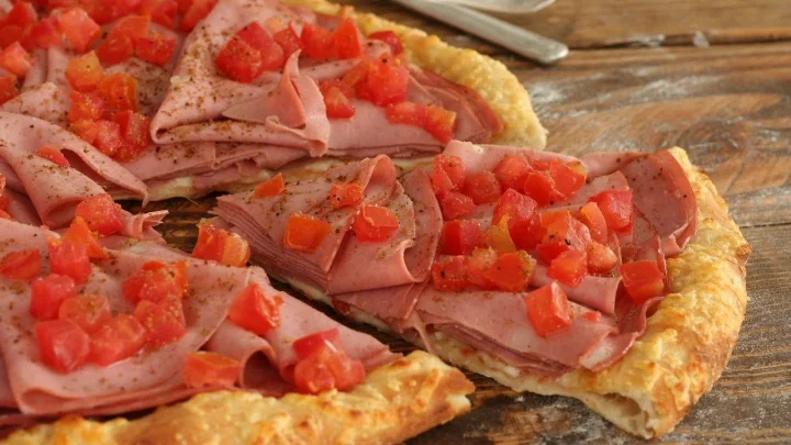 Pizza de mortadela: riqueza e tradição da culinária italiana
