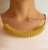 http://chabepatterns.com/free-patterns-patrones-gratis/jewelry-joyeria/tube-necklace-collar-de-tubo/