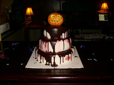 dark wedding cake decorated image