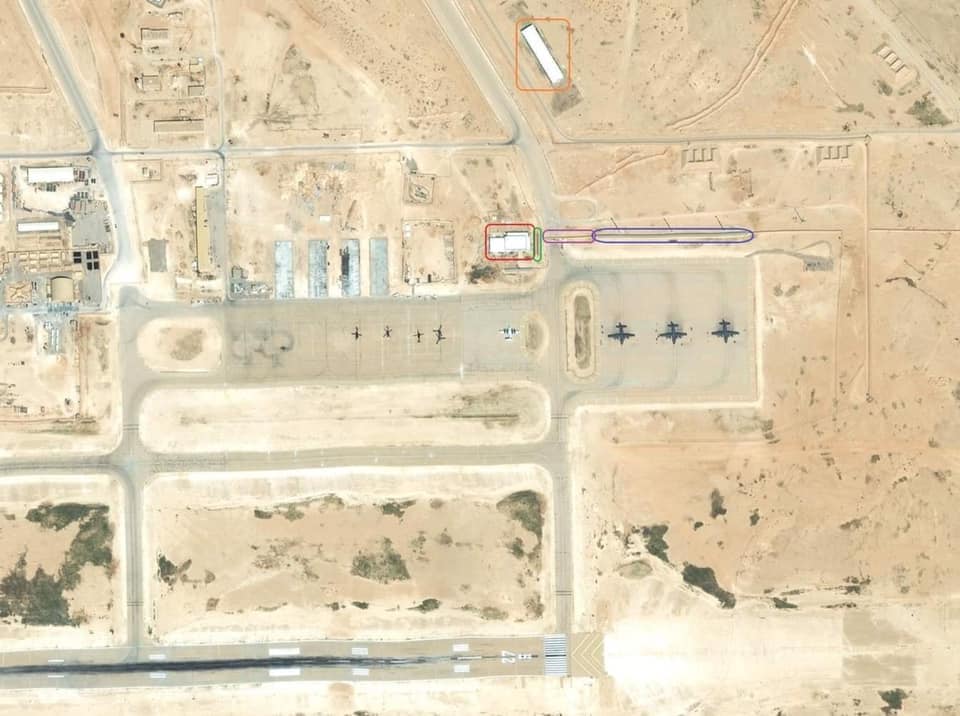 صورة من الاقمار الصناعية تظهر وصول طائرة القصف الى قاعدة عين الاسد