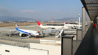 Japão fecha aeroportos para estrangeiros
