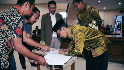 <b>Paripurna DPRD Tetapkan Persetujuan Terhadap Raperda APBD Kota Bima TA 2019</b>