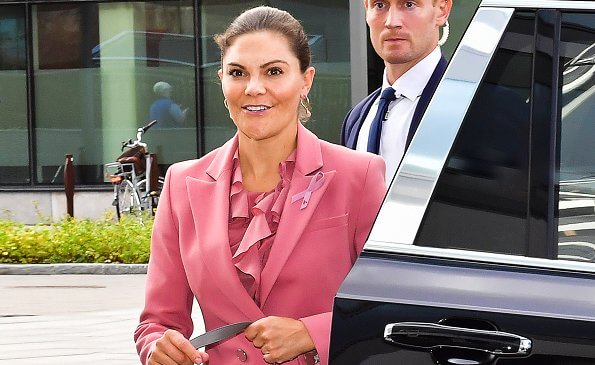 Princess Victoria wore Rodebjer pink suit, blazer and trousers. Rodebjer Xilla silk blouse. Dulong, Kreuger Jewellery pink earrings
