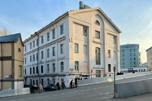 улица Казакова, бывший жилой дом 1914 года постройки (в процессе сноса)