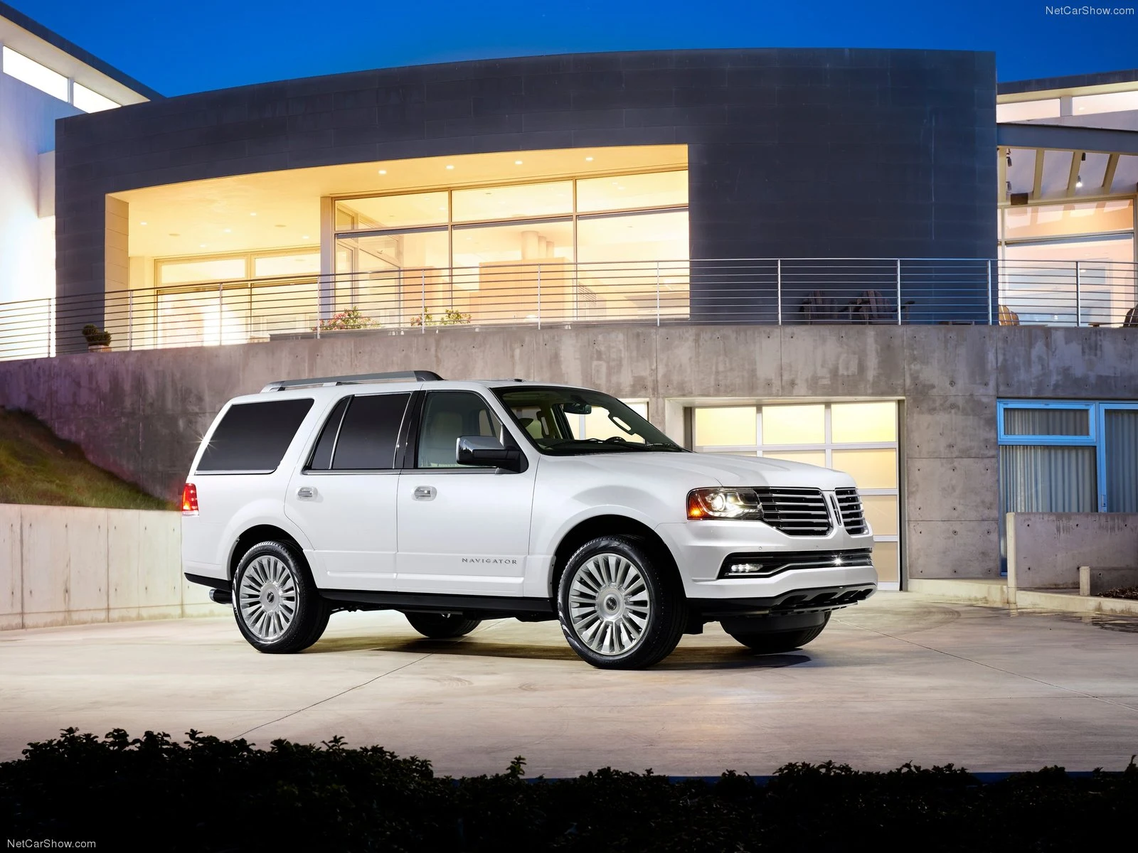 Hình ảnh xe ô tô Lincoln Navigator 2015 & nội ngoại thất